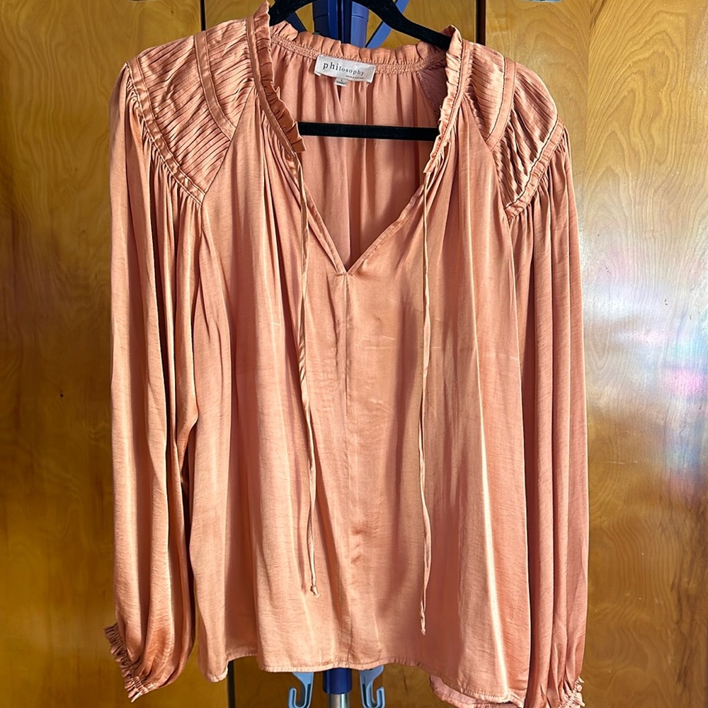 Large arm blouse with ties